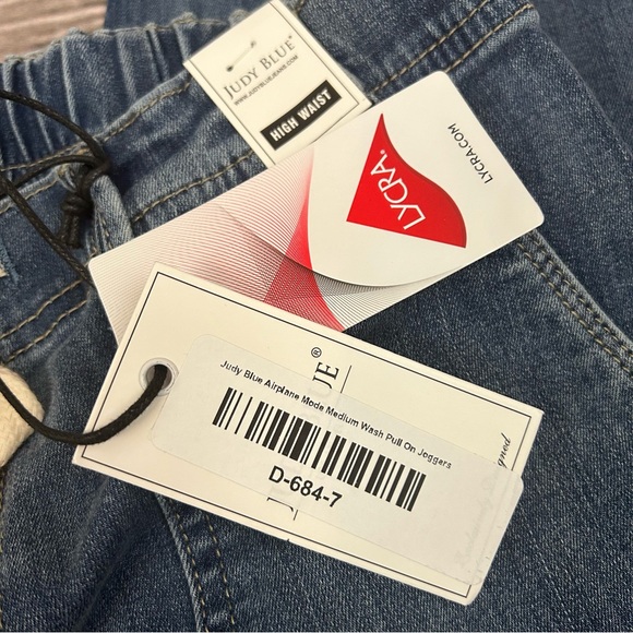 NWT Judy Blue Airplane Mode medium wash denim drawstring joggers - Picture 4 of 8